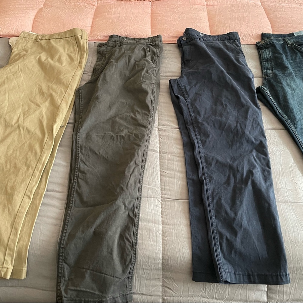 Lot of 4 men’s pants / jeans